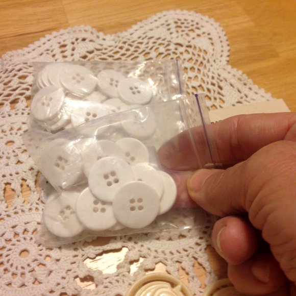 Vintage and other buttons bundle, sewing crafts - Picture 6 of 9
